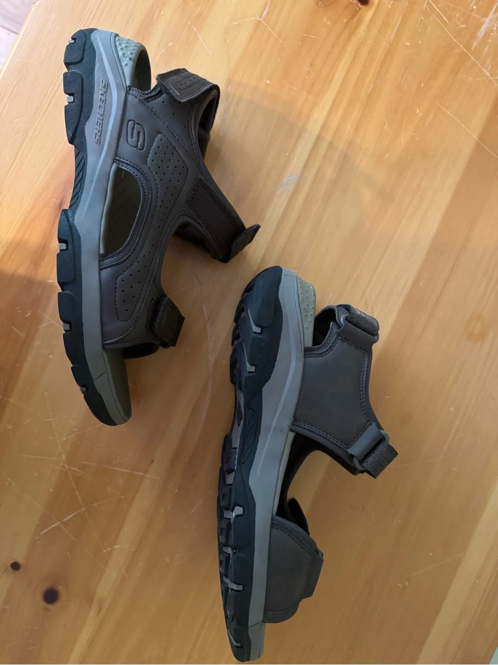Skechers adjustable hook